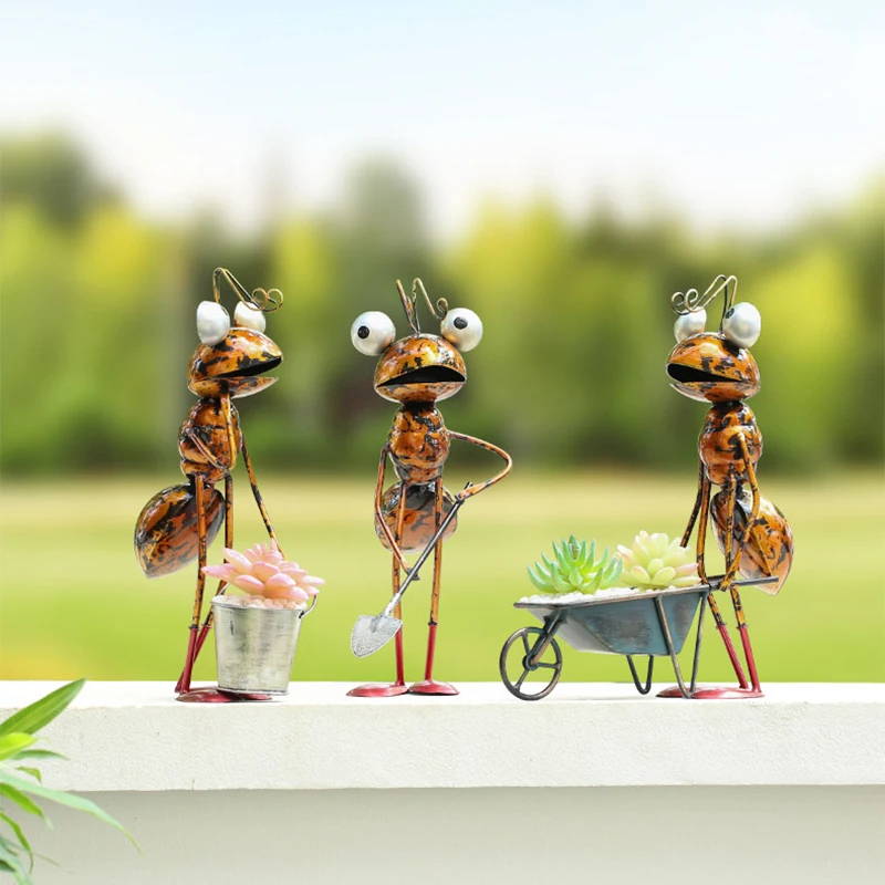 1 pc,Metal Iron cartoon ant statue ,Outdoor statues for garden or Home decor,Outside statues for yard,Retro handmade, With Bucke