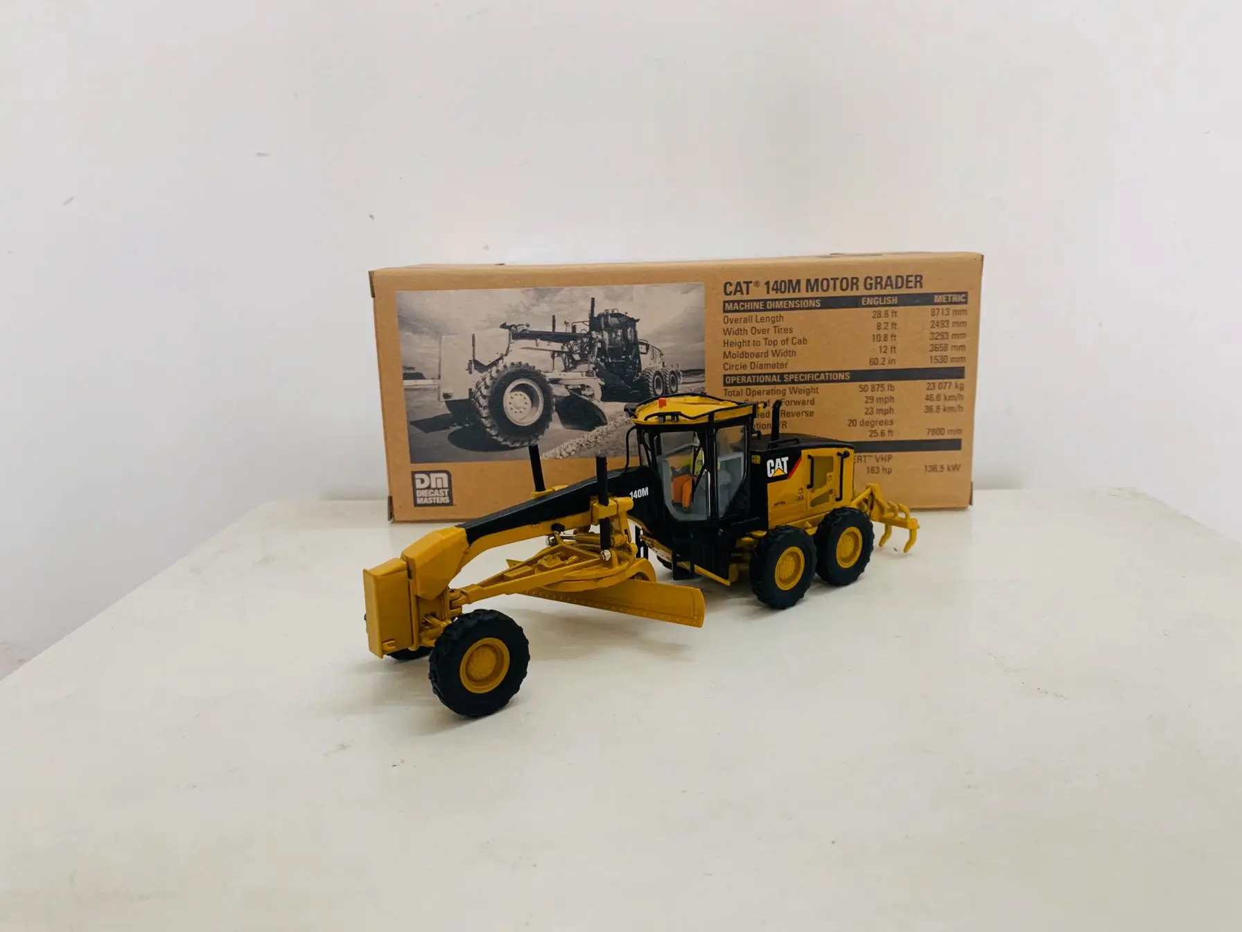 DM-85236C 140M niveleuse à moteur échelle 1:50 machines de Construction à collectionner jouet scène décoration cadeau d'anniversaire pour garçon