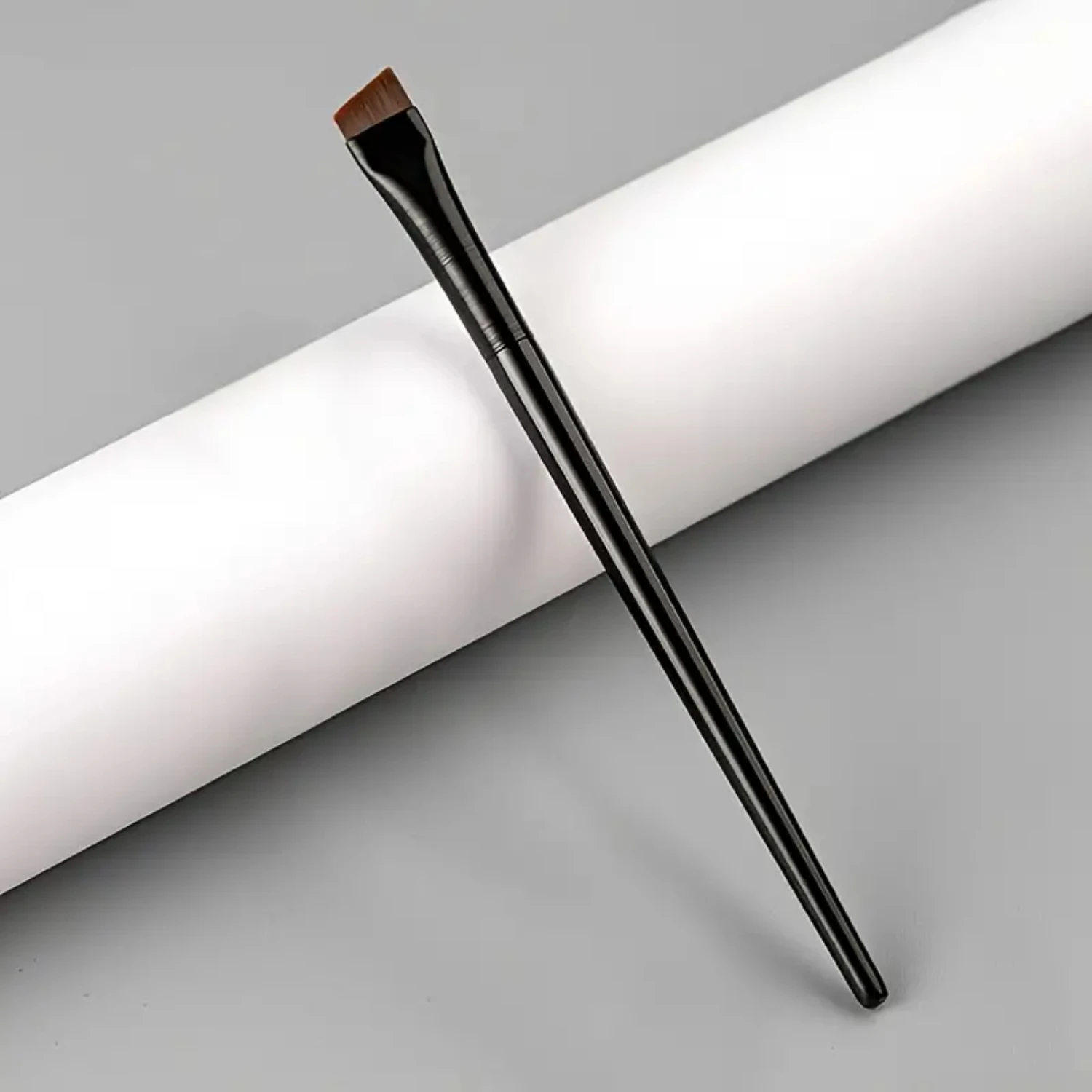 

Enhance Your Look with this Professional Quality Ultra Fine Angled Eyebrow and Eyeliner Makeup Brush - Achieve Perfectly Defined