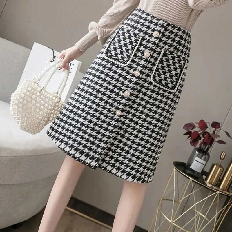 

2023 Autumn Winter Women's Warm Woolen Skirts Korean Lady Graceful Black Plaid High Waist A-Line Skirts Basic Joker Clothing