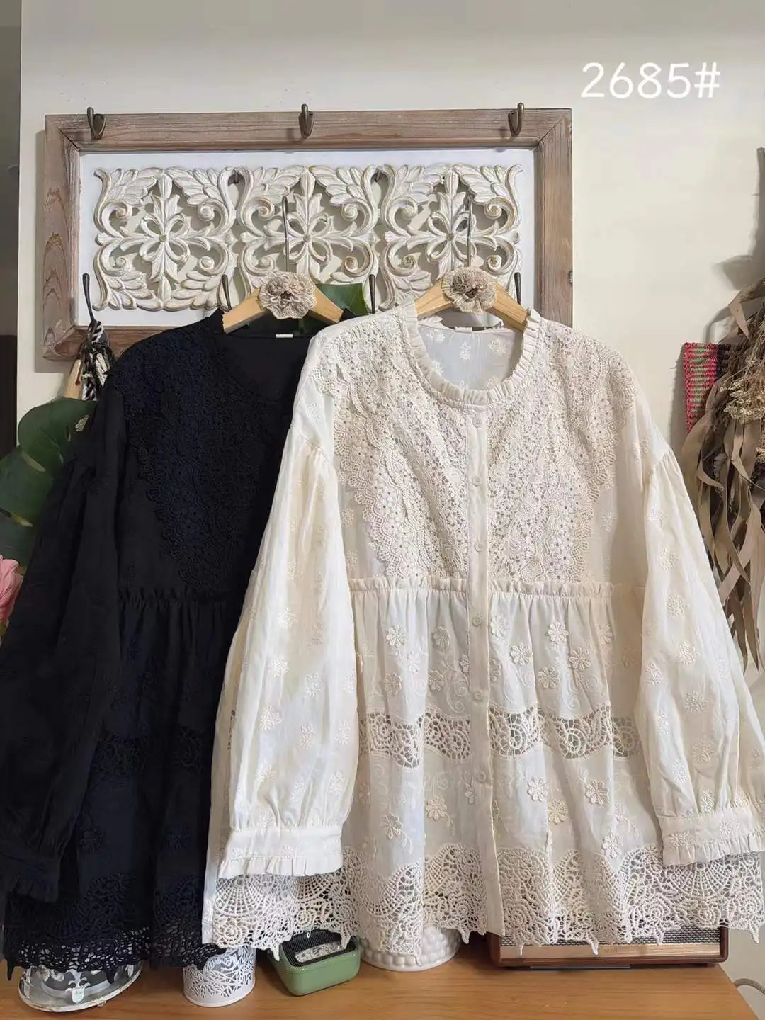 

Оригинальная одежда люксовых брендов 2026: винтажные женские рубашки и блузки в стиле Mori Girl с кружевной вышивкой, бежевые и черные