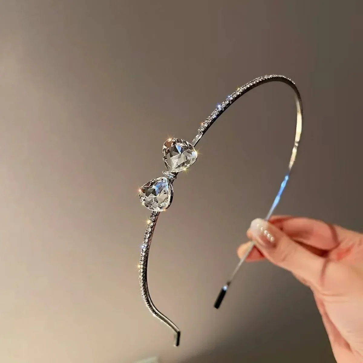 Fascia per capelli con fiocco semplice e alla moda per le donne, design con temperamento, gioielli, fascia per capelli, accessorio per capelli, personalità