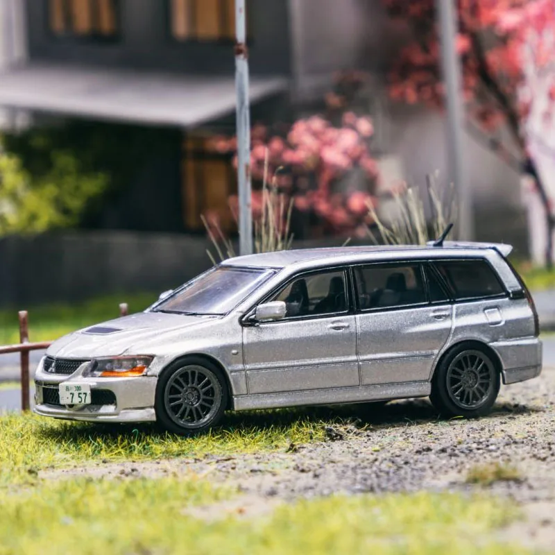 Diecast in scala 1:64 Mitsubishi Lancer EVO9 Wagon Simulazione Modello di auto in lega Collezione Display statico Giocattolo Regalo Souvenir Decation