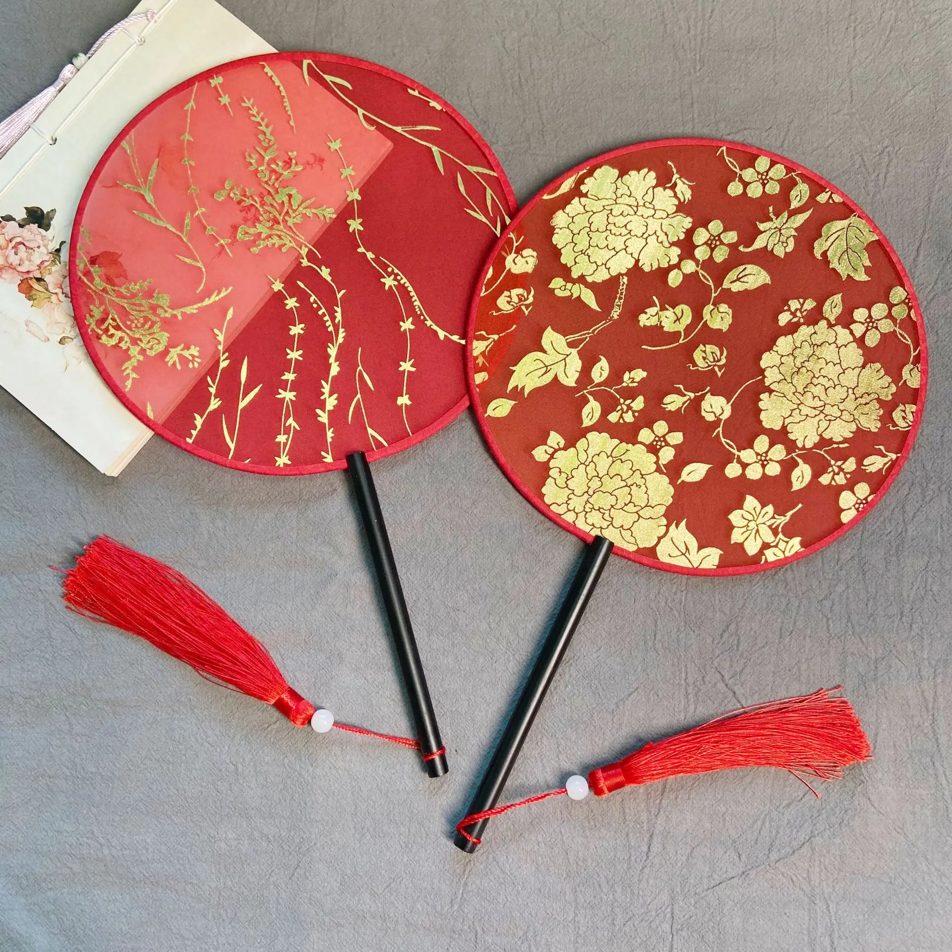 Ladies Round Hand Fan Vintage Silk Court Fan Chinese Style Dance Fans Party Favors Wedding Gift Non-Folding Home Decor