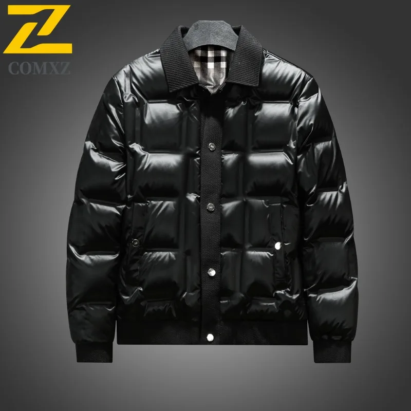 سترة COMXZ سميكة للغاية للزوجين ملابس خارجية شتوية للشباب مقاومة للبرد وغطاء للرأس قابل للفصل معطف لامع حراري أبيض مبطن للأسفل 2025