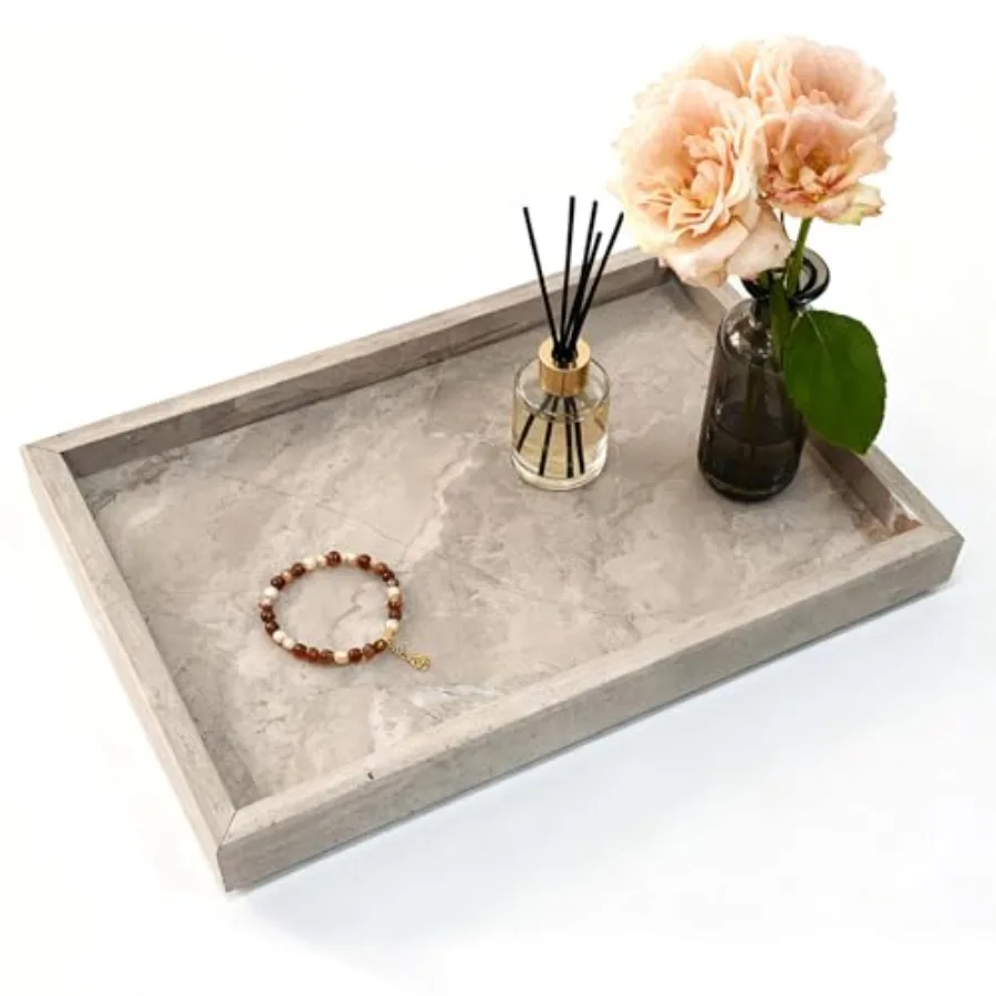 

Поднос из натурального мрамора для ванной комнаты, туалетного столика или раковины. Косметика, туалетные принадлежности, парфюмерия, ювелирные изделия, свечи и т.д. Может быть размещён в области размерами 12 x 8 дюймов.