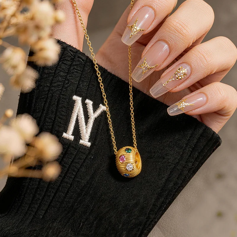 

Women's French Retro Light Luxury 9999 24K Real Gold Old Money Style Brushed Dot Diamond Colorful Pavilion Clavicle Chain