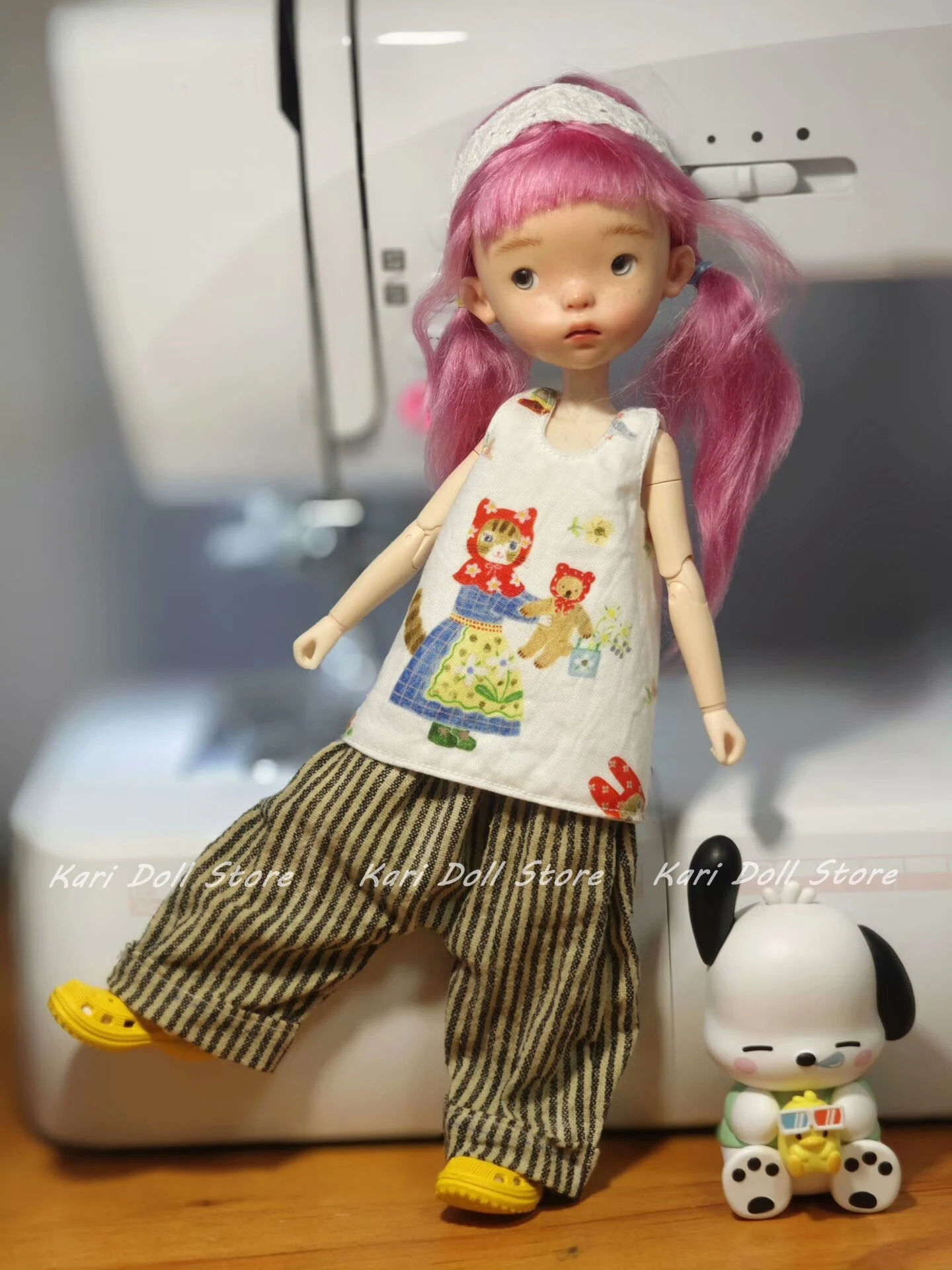 カリ人形の服とスカート アウトドアママキャット ノースリーブトップとストライプパンツセット ランダズ ランドウドウ人形用