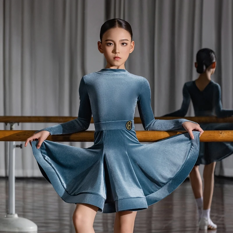 Traje dividido de terciopelo azul, ropa de regulación de competición de baile latino, trajes de actuación para niñas, ropa de baile latino de Tango DN21635