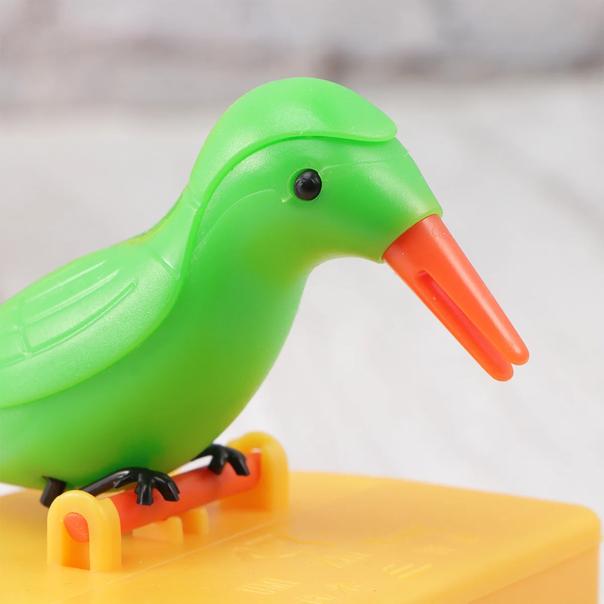 

Green Bird Pecking Toothpick Holder Press Button Automatic Pop-Up Dispenser Anti-Slip Base for Home Restaurant Office Decoration