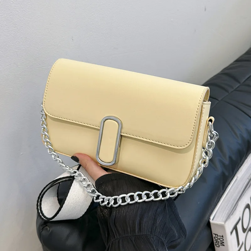 

Trendy Crossbody Bag 2025 New for Women, Lightweight Chain Strap Shoulder Purse, Casual Spacious Bag for Daily Outings
