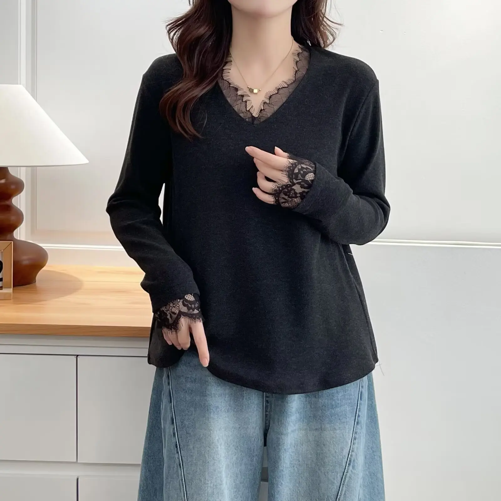 XXXXL موضة حجم كبير ملابس النساء تي شيرت 2025 الخريف/الشتاء جديد أنيق الدانتيل الخامس الرقبة نحى كم طويل قاعدة القمم 111 #1