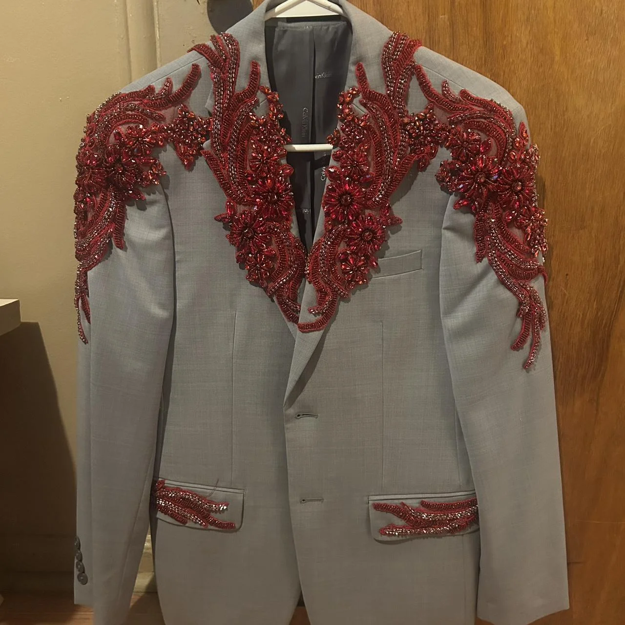 

Customized Gray Luxurious Men Suits Slim Fit Peak Lapel Groom Wedding Tuxedos 2Pieces Sets Male Party Blazers trajes para hombre