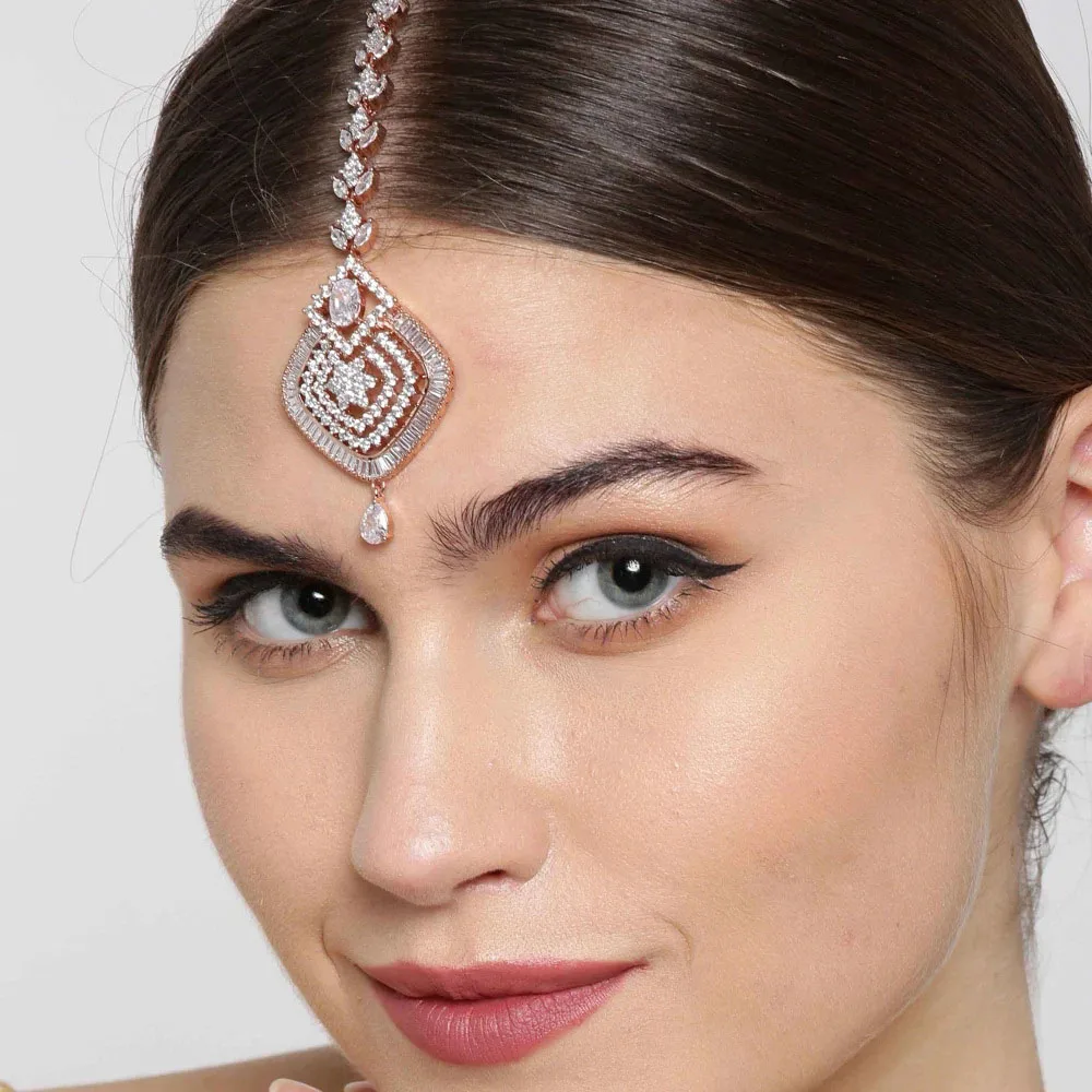 Elegante cadena de plata para el pelo de novia, tocado Maang Tikka con diamantes de imitación, colgante de gota, joyería para fiesta y Festival de boda