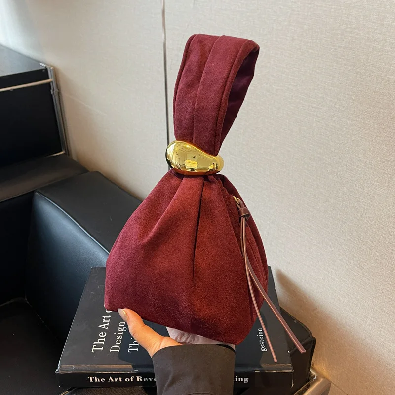 

2025 New Retro Pleated Foreign Style Niche Handbag Bag Femininity Personality Versatile Casual Handbag