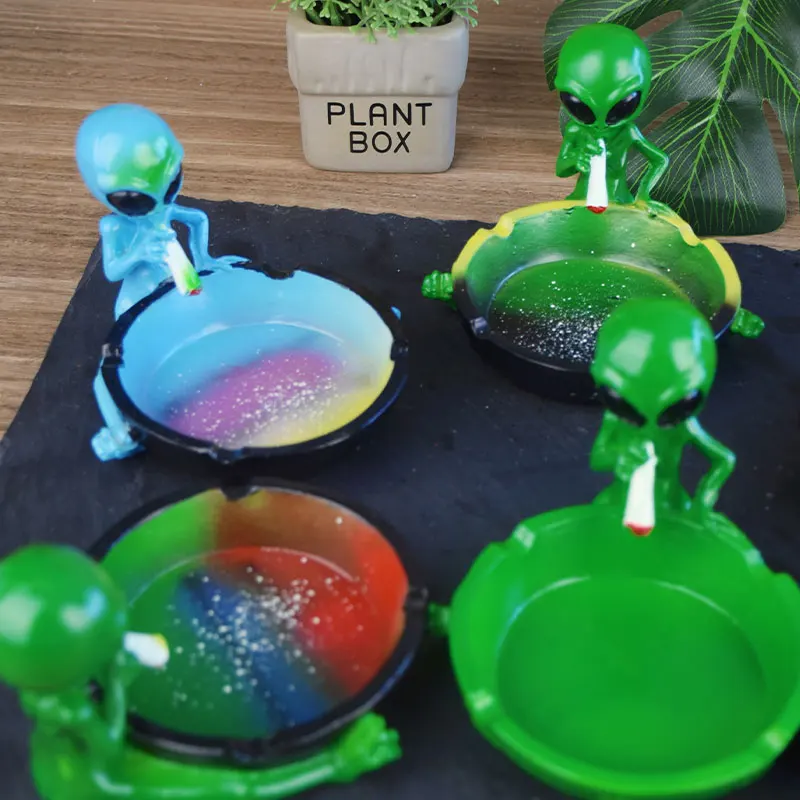 Alien Resin Ashtray, Cigarette Holder for Smoking, Creative Home Desktop Decor, Unique Gift for Men, UFO Themed Art Piece