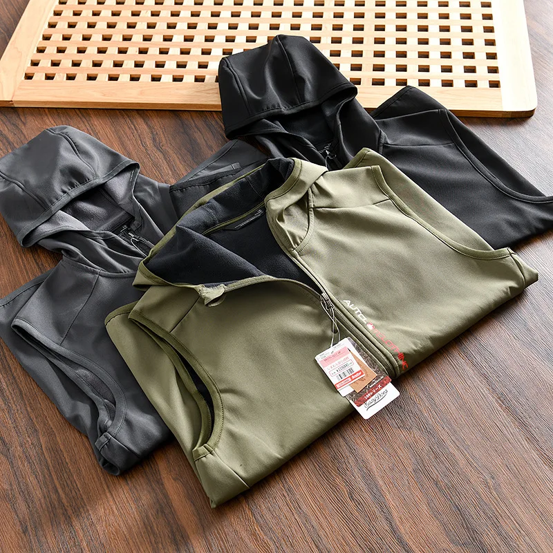 2025 outono masculino estilo japonês casca macia composto velo à prova de vento com capuz casual versátil simples solto colete jaqueta