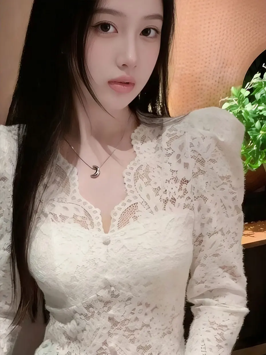 

Женская кружевная базовая блузка с низким вырезом, V-образным вырезом, расклешенными рукавами, утягивающая талию, сексуальная, ажурная, короткая, для весны, осени и зимы