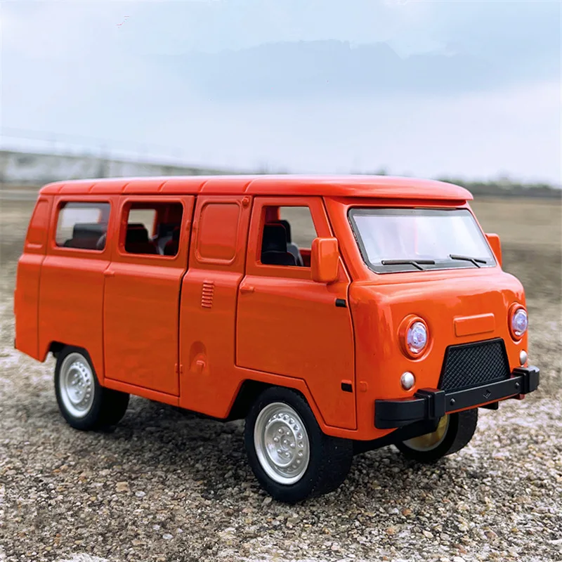 1/18 UAZ Travelers Alloy Traffic Bus Car Model Diecast Classic City Tour Vehicles Car Model Simulation Sound Light Kids Toy Gift