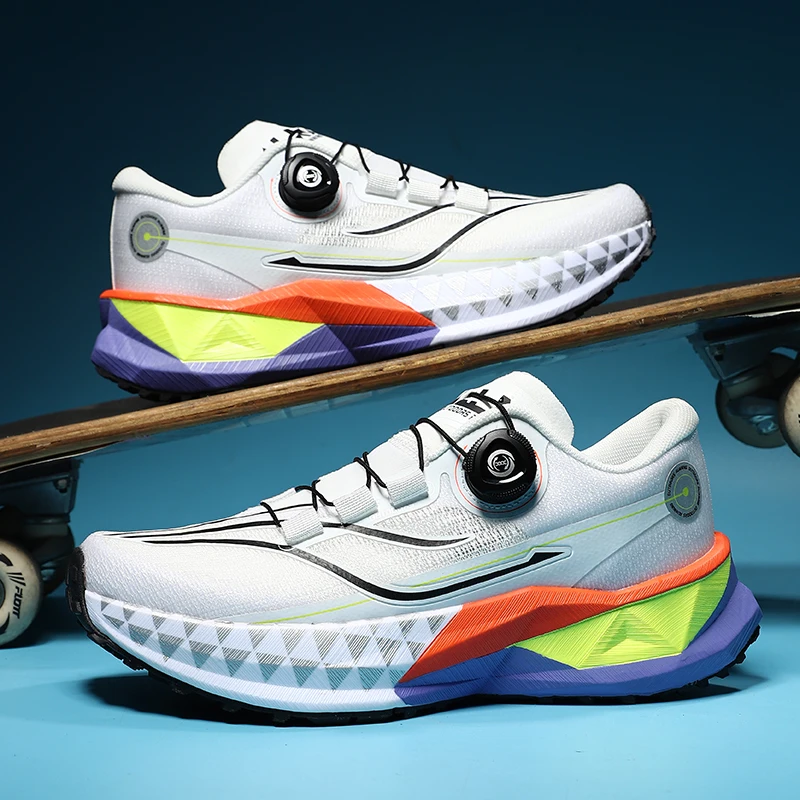 

Походные и беговые кроссовки SMVP – это легкая спортивная обувь для пар.