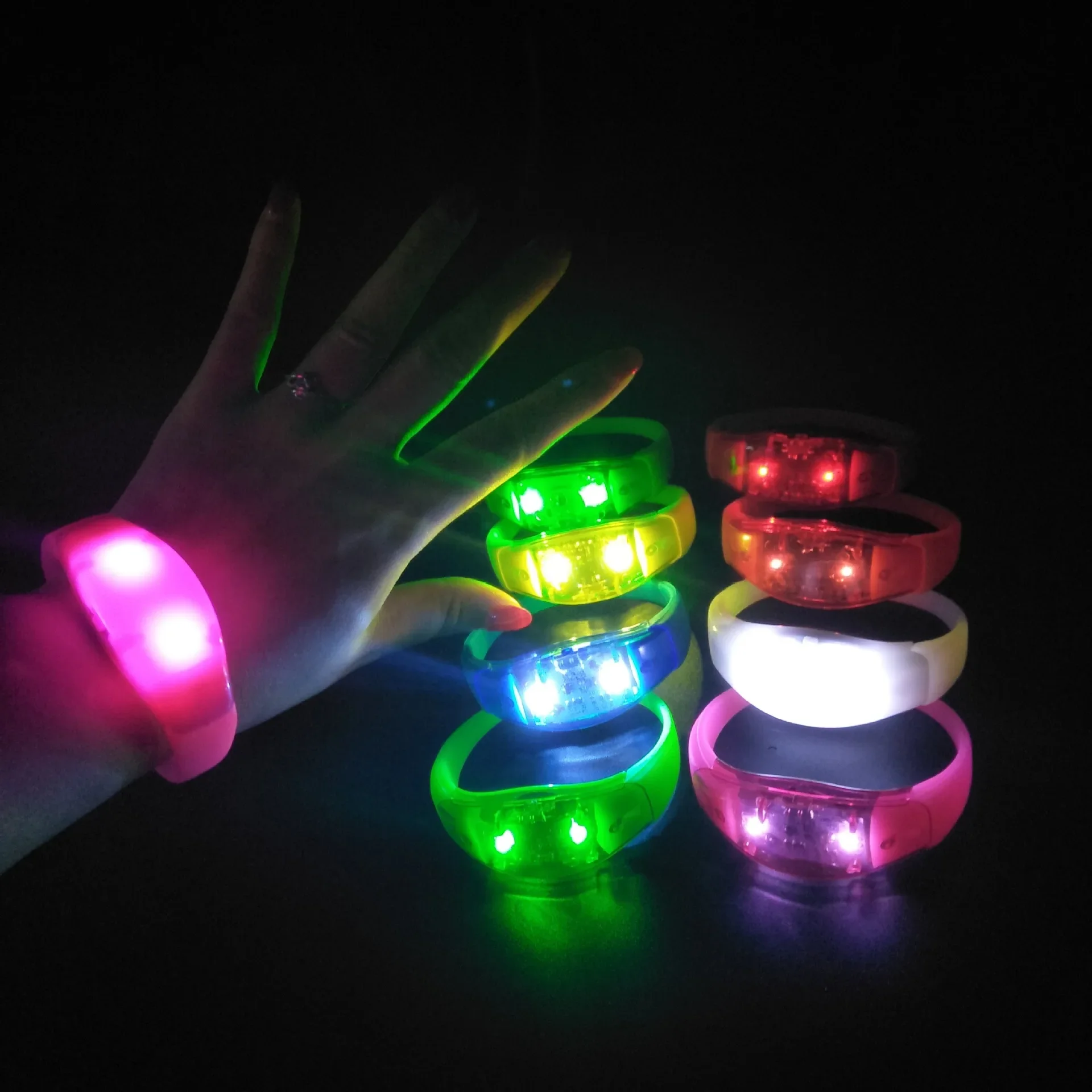 

20/50/100PCS LED Bracelet Sound Activated Flashing Wristbands Voice Control Glow Bangle BraceletsWedding Party Favors Christmas