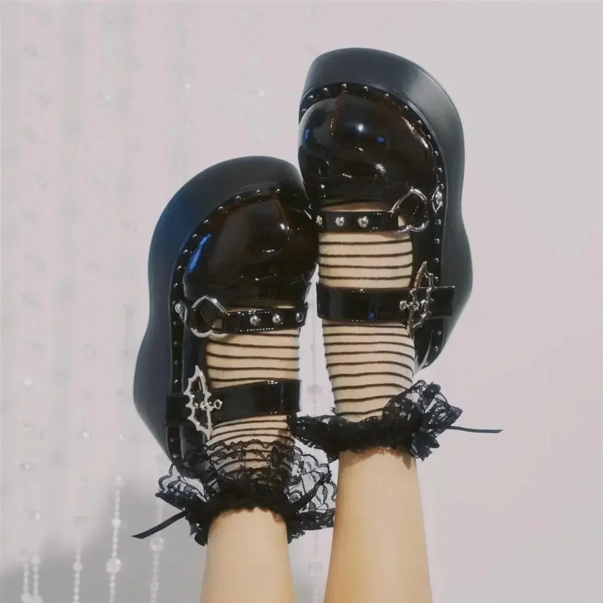 Sepatu pump wanita Mary Jane, sepatu Platform dekorasi Metal, sepatu hak datar, sepatu wanita Wedge Lolita, sepatu Gotik Harajuku Punk