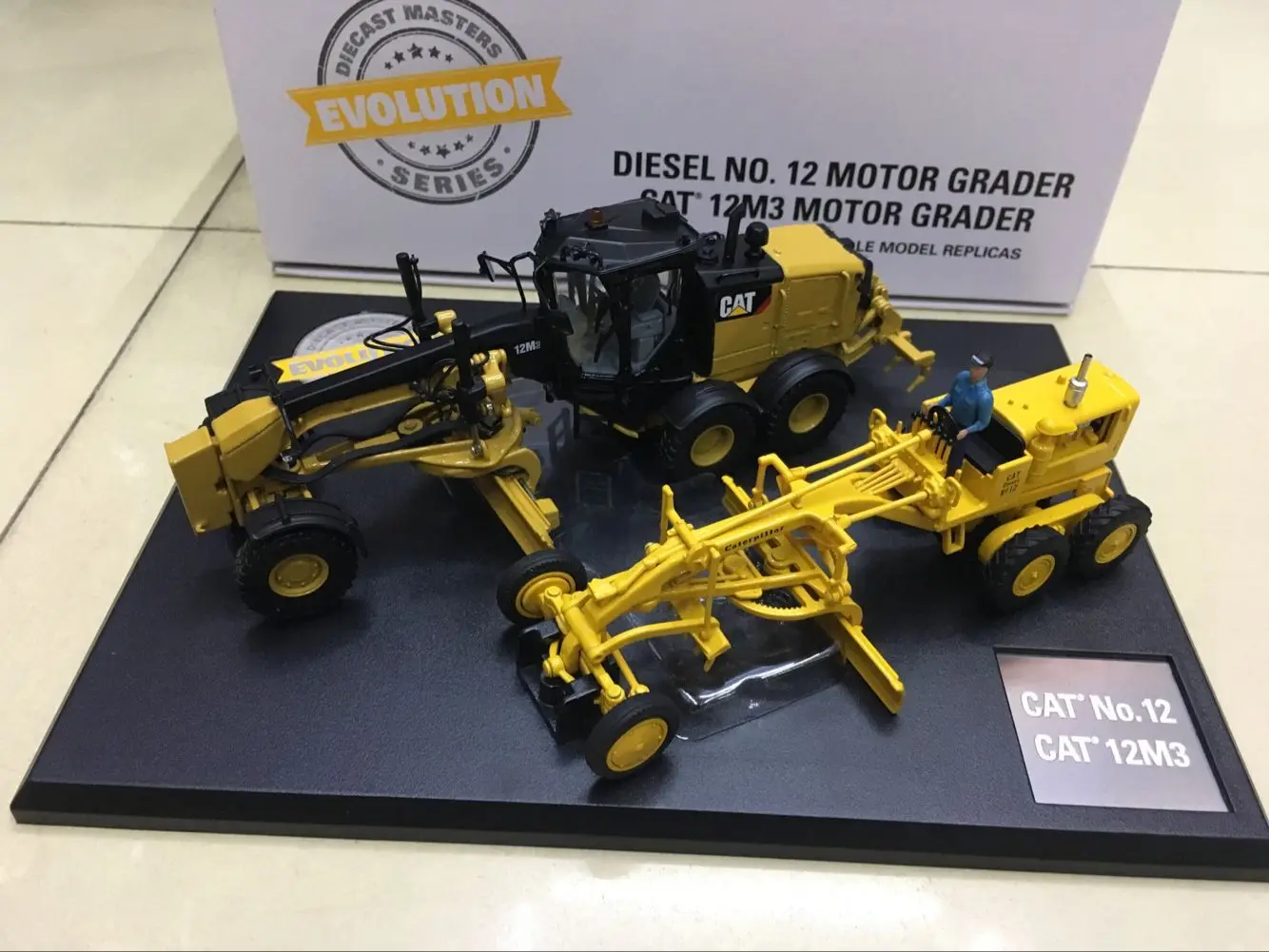 NO.12 & 12M3 MOTOR GRADER 2 PC SET 1/50 SCALE BY DIECAST MASTERS 85560