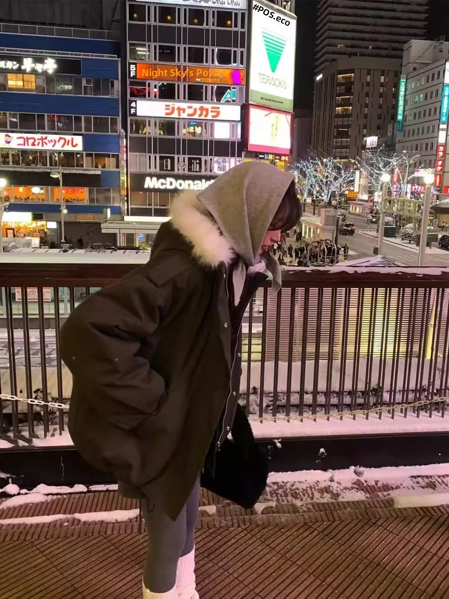 เสื้อโค้ทผ้าฝ้ายทรงหลวมสไตล์เรโทรอเนกประสงค์สำหรับผู้หญิง มีฮู้ด ซิป แต่งขนเฟอร์ที่คอ รุ่นใหม่สำหรับฤดูหนาว