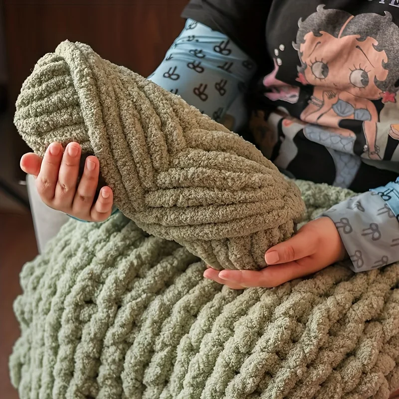 خيوط شانيل جامبو 500 جرام من القطيفة للغاية! مثالية للبطانيات والأوشحة وأسرة الحيوانات الأليفة. ناعمة ورقيقة بشكل فاخر. احصل علىك الآن!