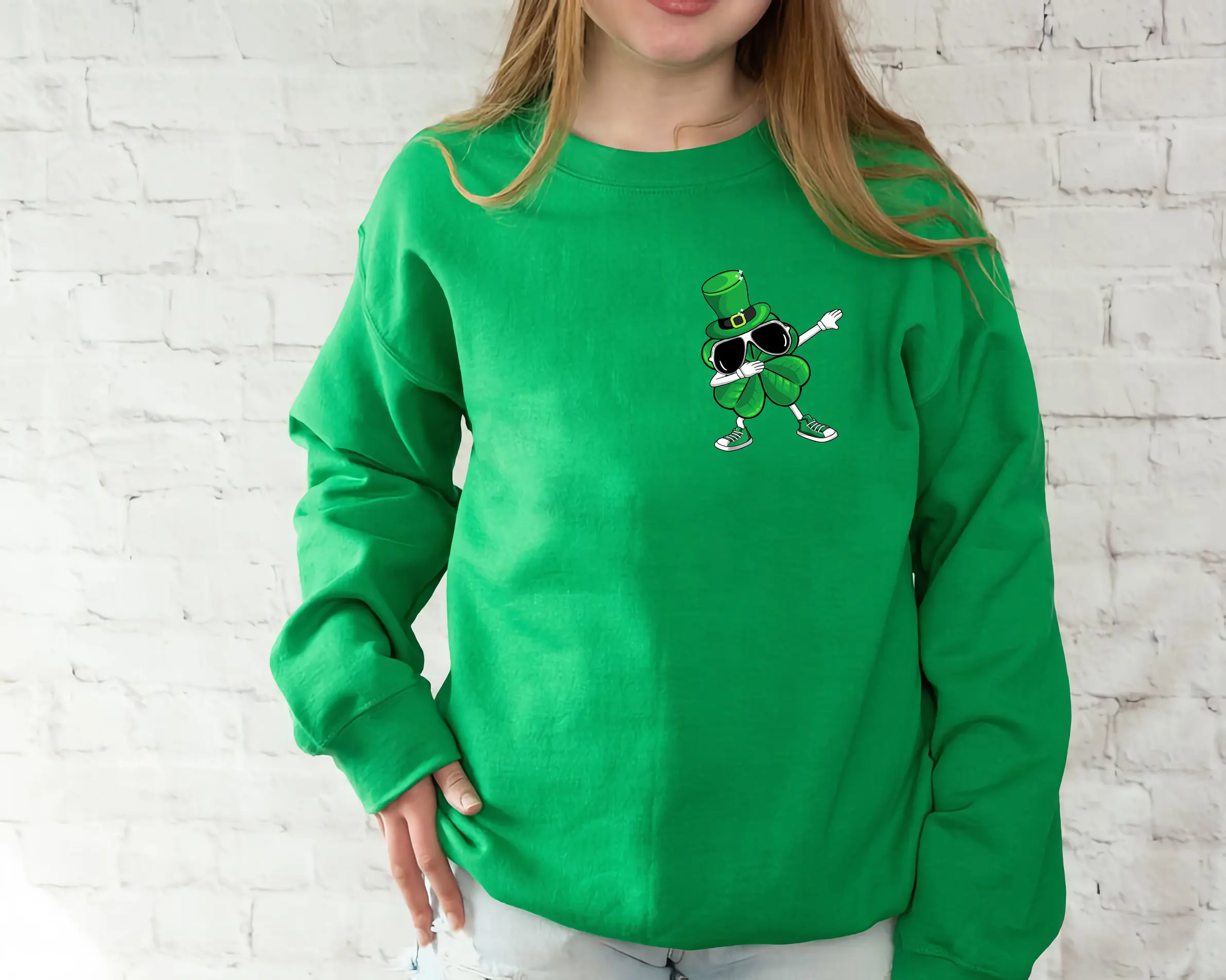 

New Voguish St. Patrick's Day Women Sweatshirt Cute Four-leaf Clover Shaped Cartoon Figures Female Sweater Literary Style Tops