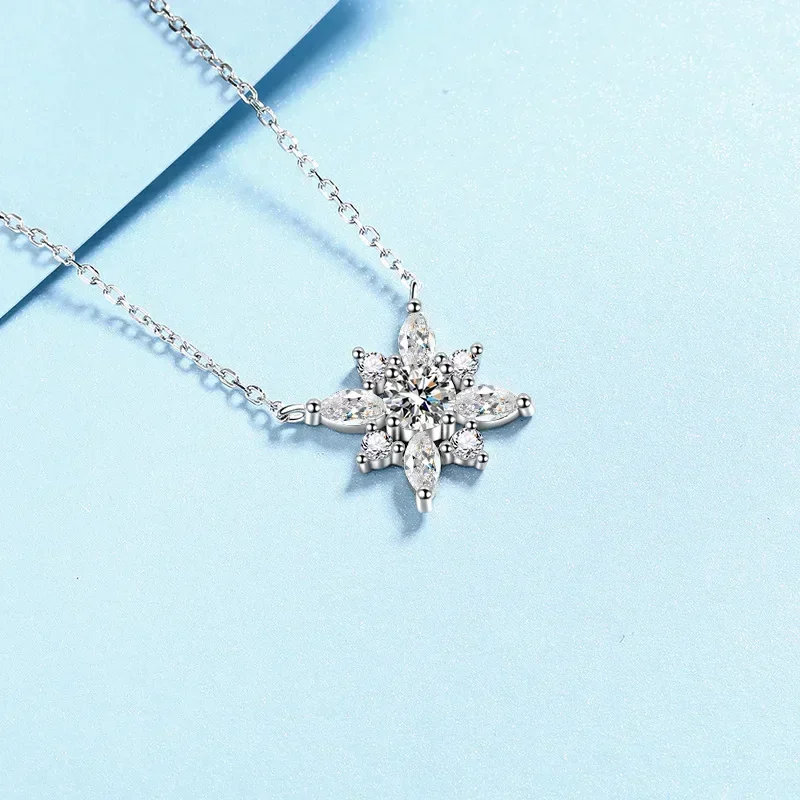 

0.5ct Moissanite Diamond Snowflake Commuter Pendant Clavicle Chain, Luxury Temperame Platinum PT950 Necklace Ladys GRA Certified