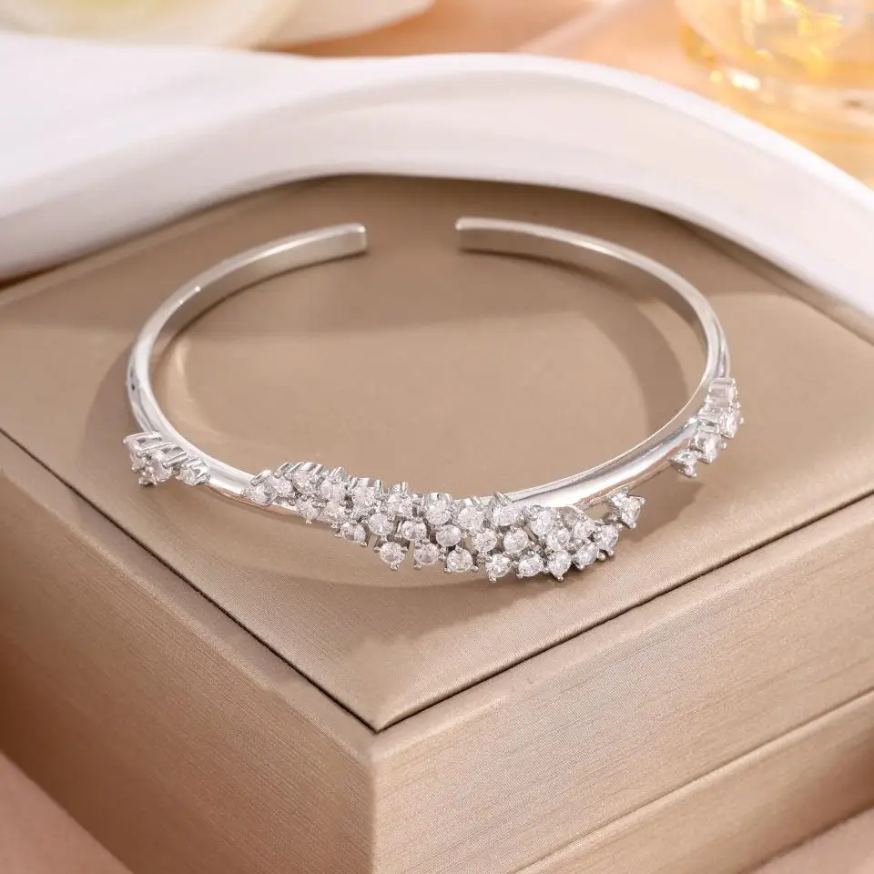 ZAKOL Luxuriöses, rundes, stapelbares Armband mit kubischen Zirkonia-Steinen für Damen und Mädchen, für den täglichen Gebrauch, exquisites Hochzeits- und Party-Schmuckgeschenk – Detail 5
