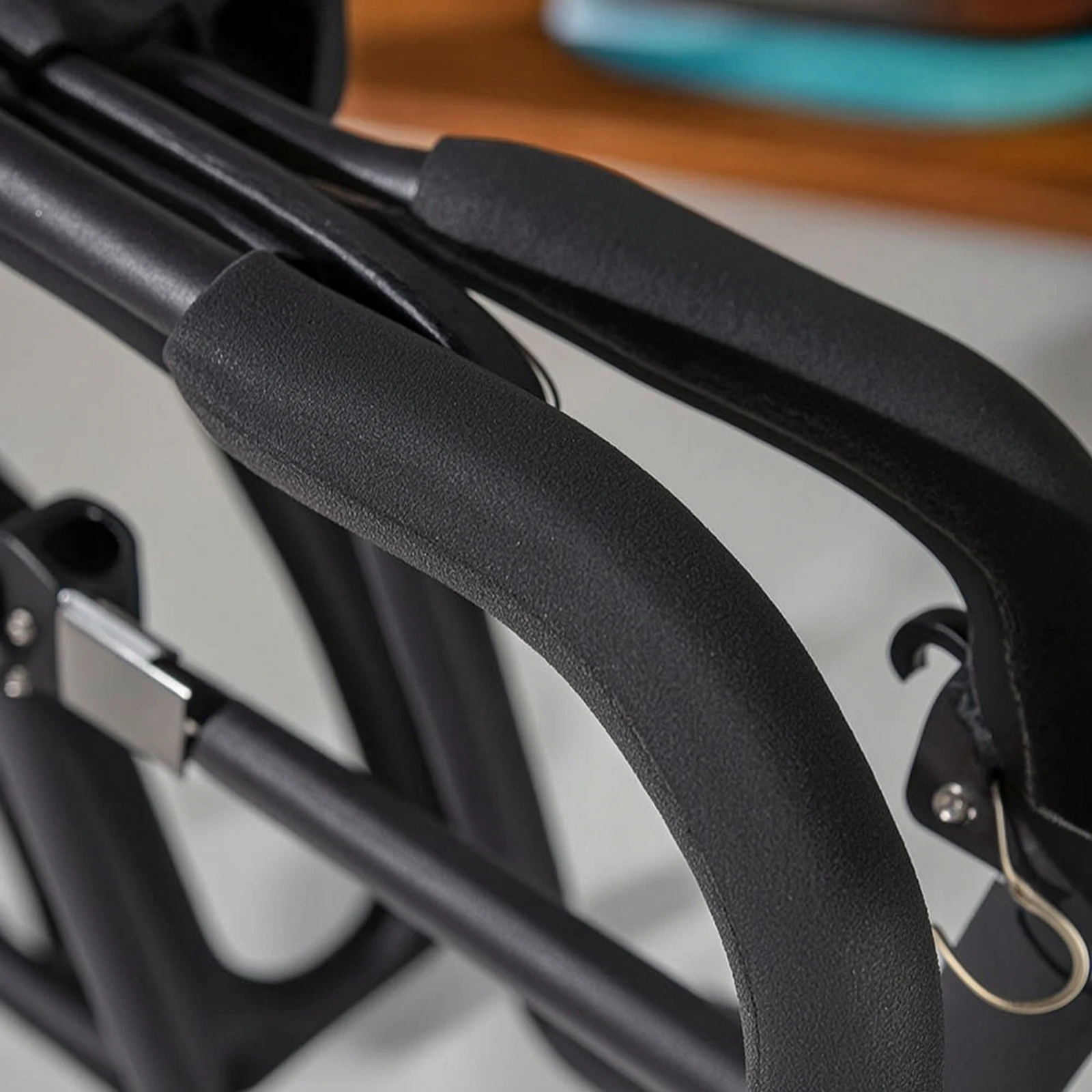 

Surfboard Bike Rack Matte Black Cycle Surfboard Rack Cylindrical Frame-Mounted for Surfers, Beach Trips, Outdoor Sports