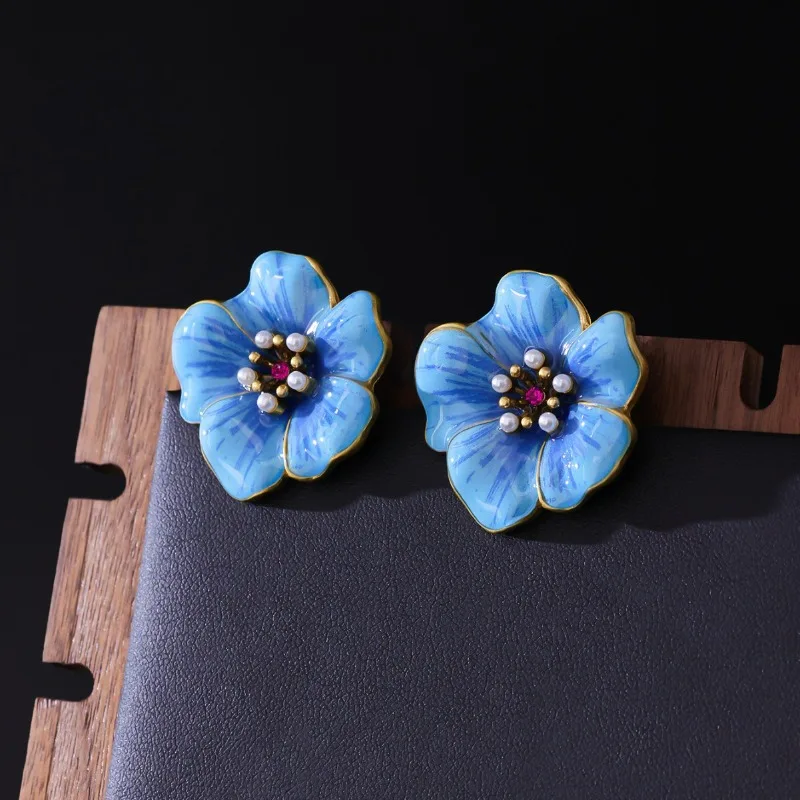 

Серьги-гвоздики с синей эмалью и цветочным узором, винтажные, с цветными стразами, в стиле Heavy Industry, для создания элегантного образа