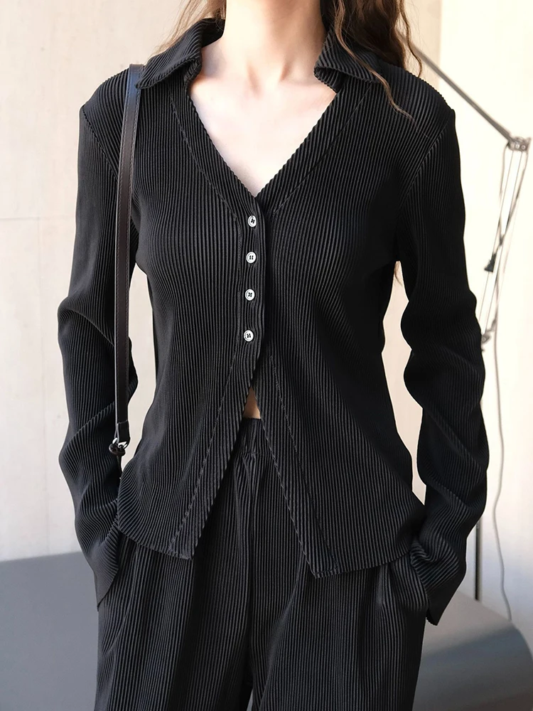 [EAM] Women Light Coffee Pleated Elastic Elegant Blouse New V-neck Long Sleeve Shirt Fashion Tide Spring Autumn 2024 1DH6687