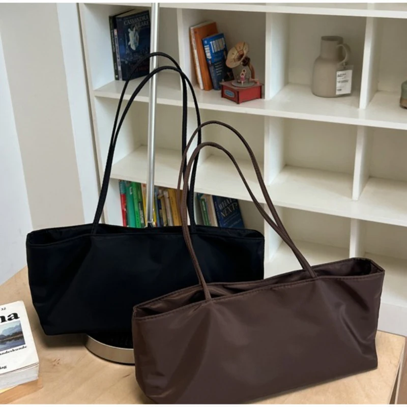 Minimalistische Nylon-Umhängetasche mit passender Handtasche, leichte, vielseitige Damen-Unterarmtasche, einfarbige Alltagstasche – Detail 10