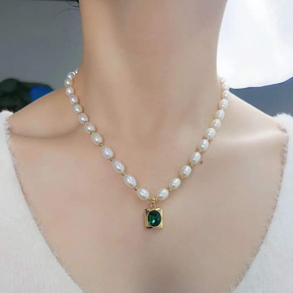 Hengsheng 7-8mm Rice Shape Freshwater Pearl Necklaces with Imitation Diamond Pendant 45cm Length Pearl Necklaces Jewelry Gift