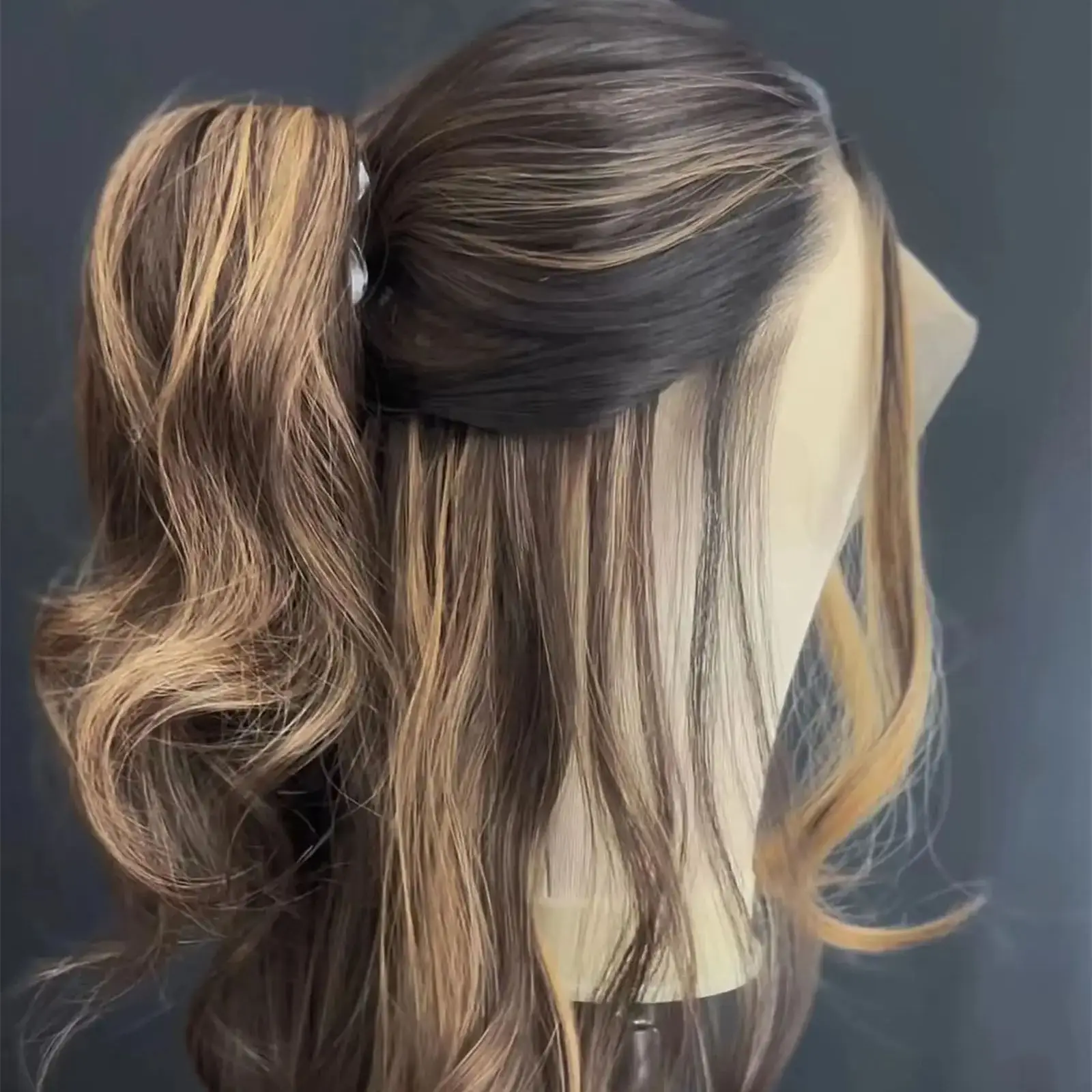 

Темно-каштановый коричневый мелирование Брюнетка Синтетические кружевные фронтальные парики Новый стиль Длинная длина Свободные волны Женский оригинальный заводской парик