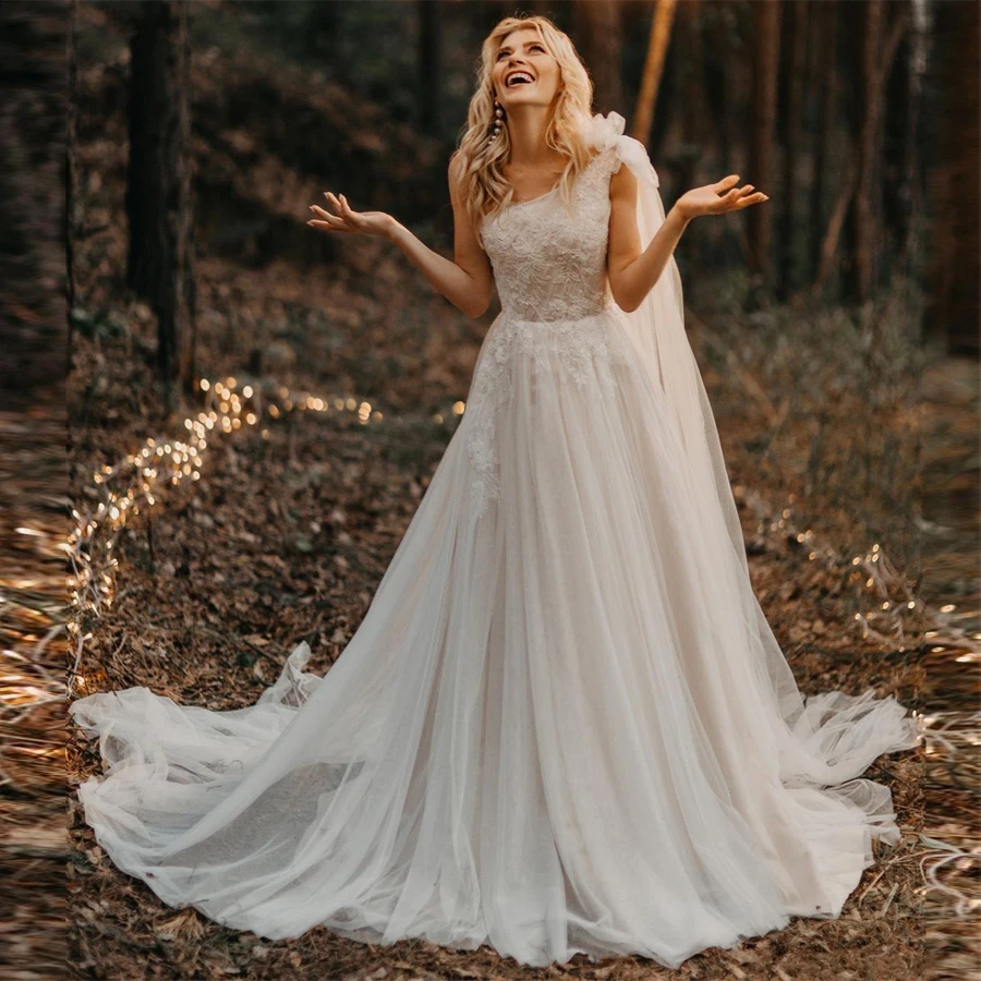 

One Shoulder Pleated Beading Applique Lace Wedding Dresses A-line Wedding Gown Sweep Train Tulle Bride Gowns Customzied