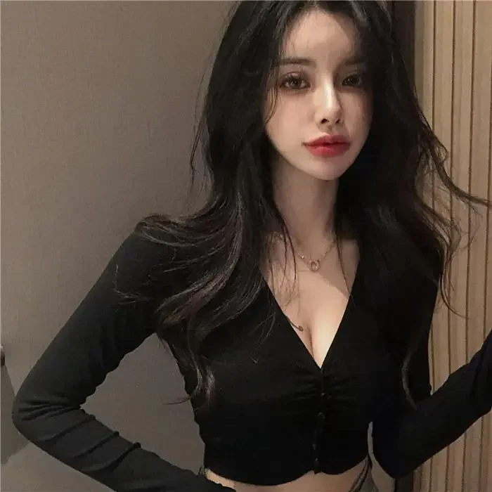 2023 Tight Tops Female Spring New Black Tight Short Section Slim Sexy Long-sleeved Bottoming Shirt T-shirt Tide Y2K