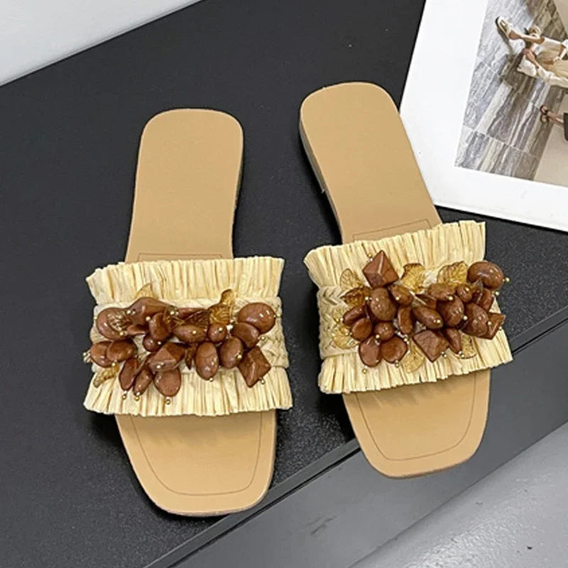 

Дизайнерские тапочки на плоской подошве, женские летние новые повседневные пляжные туфли с открытым носком, женские модные брендовые сандалии с бусинами, женские шлепанцы