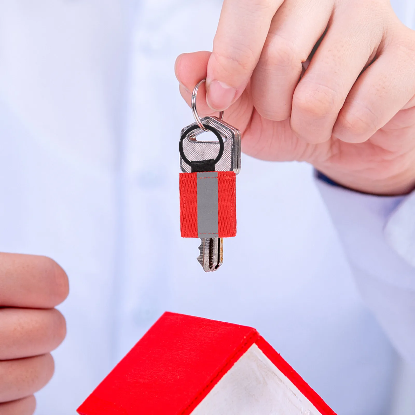 

10 шт. стильных светоотражающих брелоков-подвесок, легкие двусторонние светоотражатели для ночных прогулок, езды на велосипеде, рюкзаков, сумок, кошельков