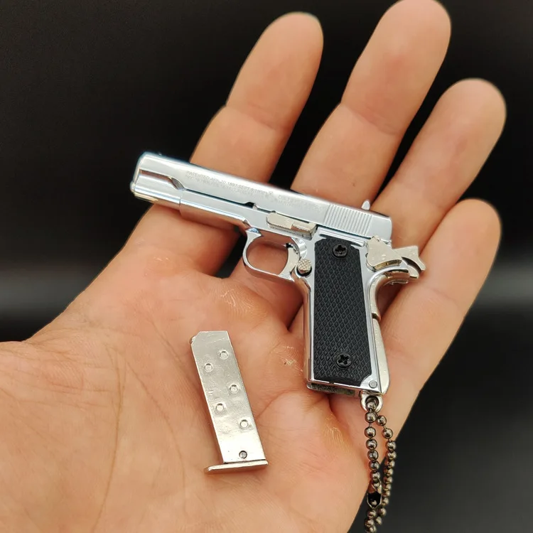 1: 3 Mini 1911 Alloy Gun Model Toy Keychain Disassemble Pistol Pendant Creative Gift Can Not Shot