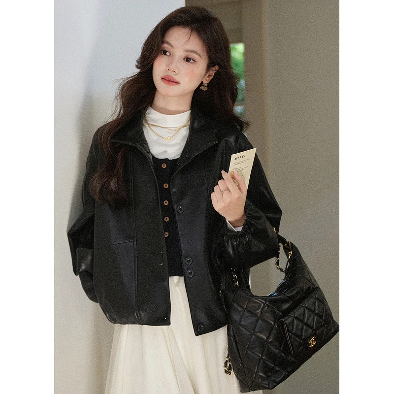 سترة جلدية سوداء للنساء من ALXNAN لخريف وشتاء 2025 سترات قصيرة غير رسمية فضفاضة معاطف أنيقة بكتف منسدل للسيدات L57938