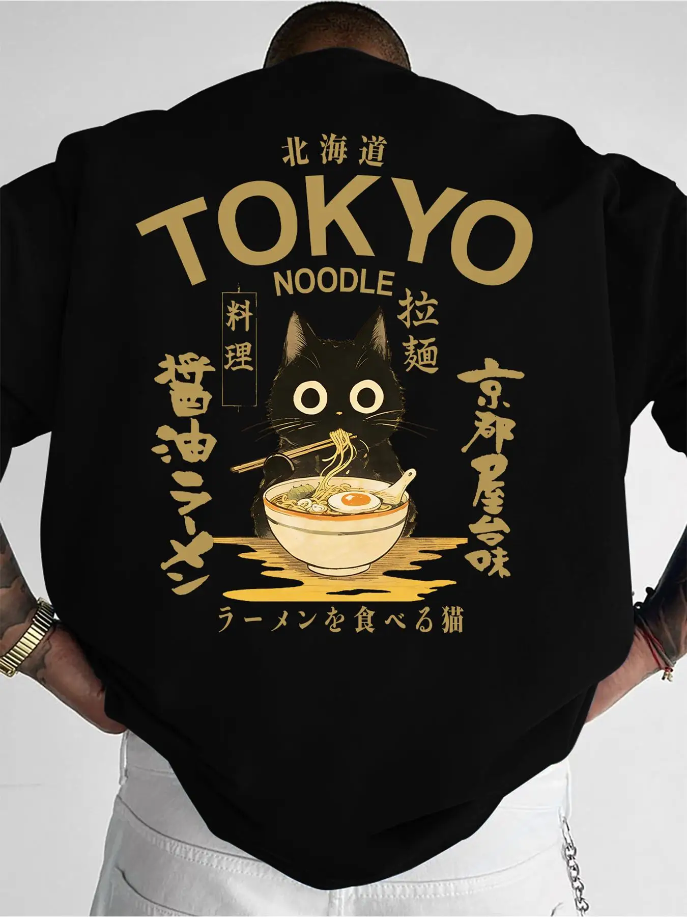American-style Men's Casual T-shirtIdeal for Light Socializing and Daily Outings, Machine Washable, Featuring a Cat Eating Japanese Ramen with Regional Identity Elements,