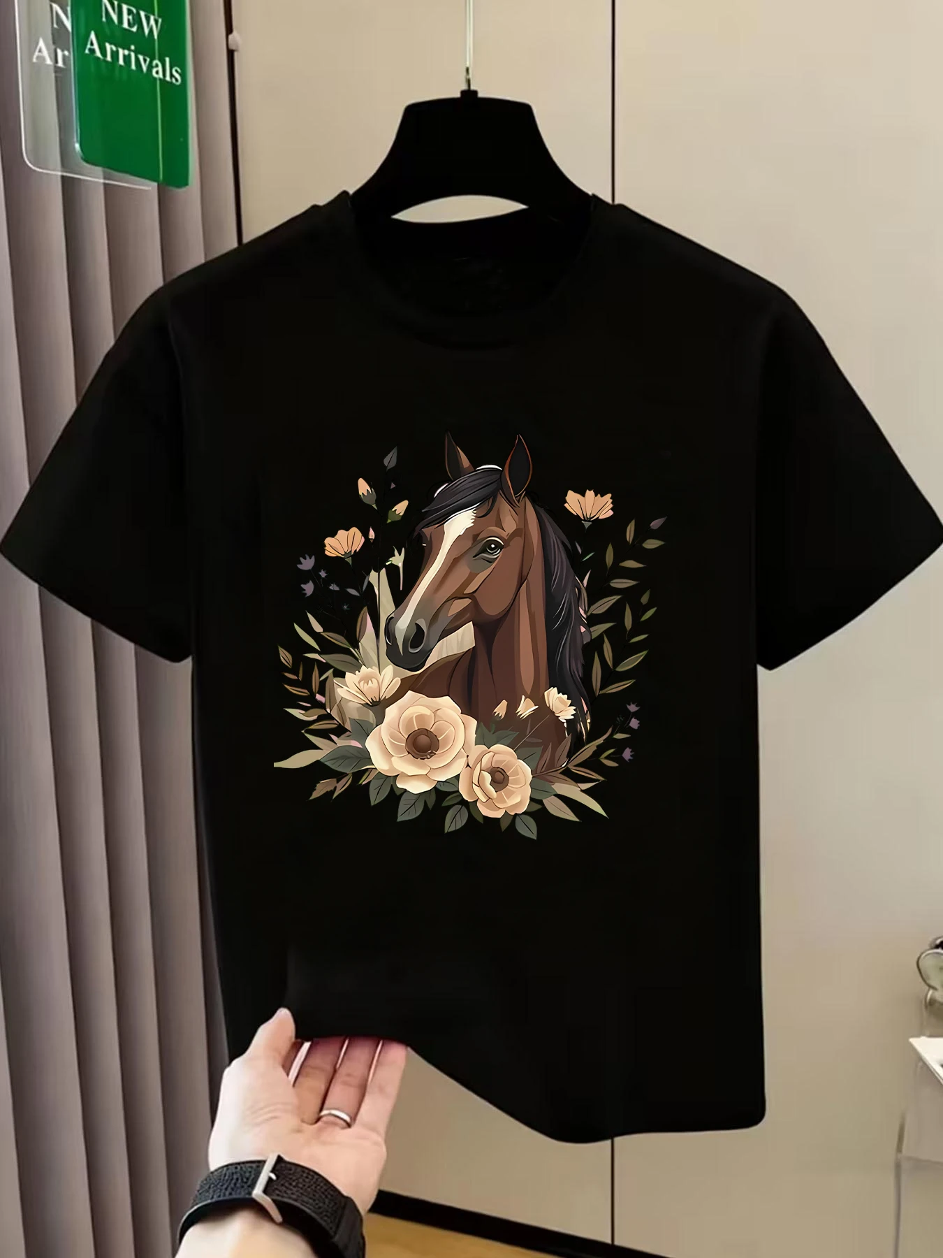 

Children's Short-Sleeved T-Shirt With Cartoon Horse Print. Made Of Polyester Fabric, It Is Stretchy, Comfortable And Breathable.