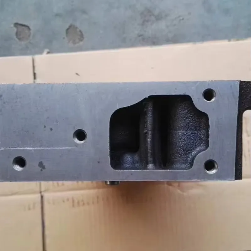 

Engine Repair Spare Parts Cylinder Head 4LE2