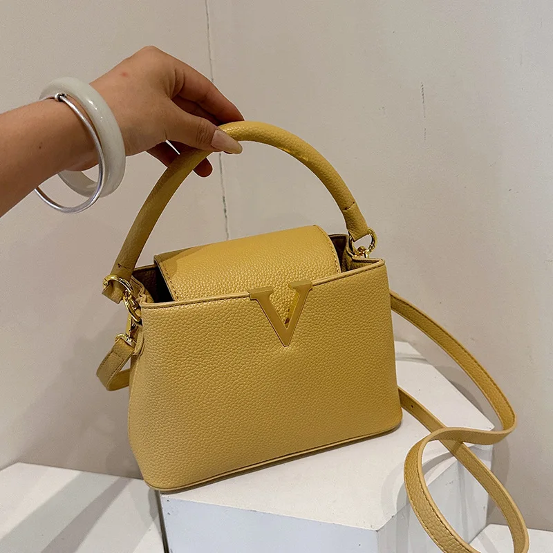 ​ ​ Минималистичная женская сумка V-образной формы 2025 года, модная большая сумка с регулируемым ремешком, повседневная сумка через плечо ​ ​