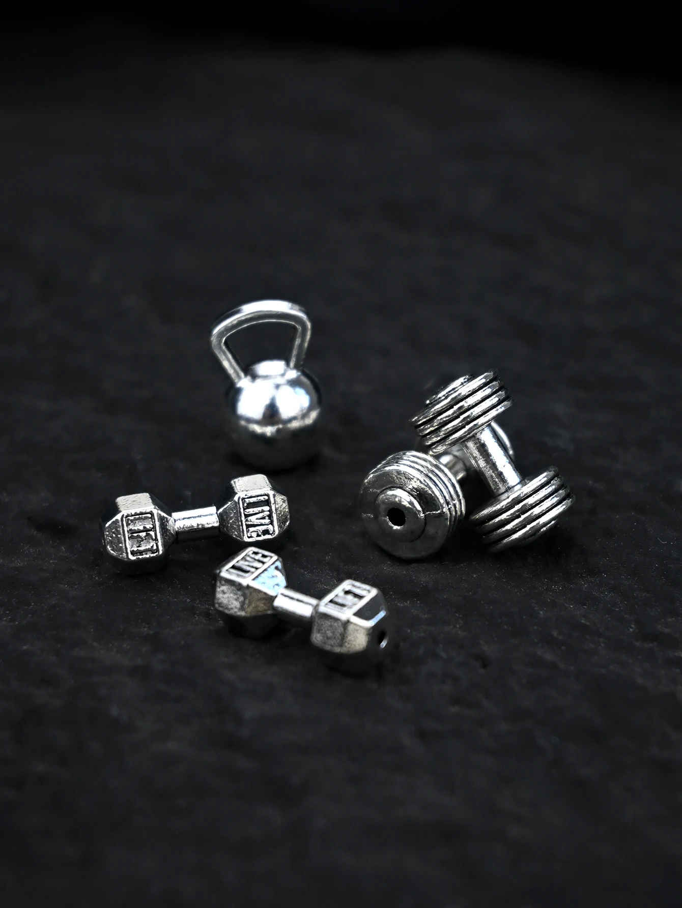 A Miniature Fitness Equipment Model Ornament, Miniature Dumbbells, 1:12 Dollhouse Dollhouse, Photography Props, Micro-Landscape Ornaments, Miniatures Decoration, Small Gifts, Giveaways, Home Decor Items