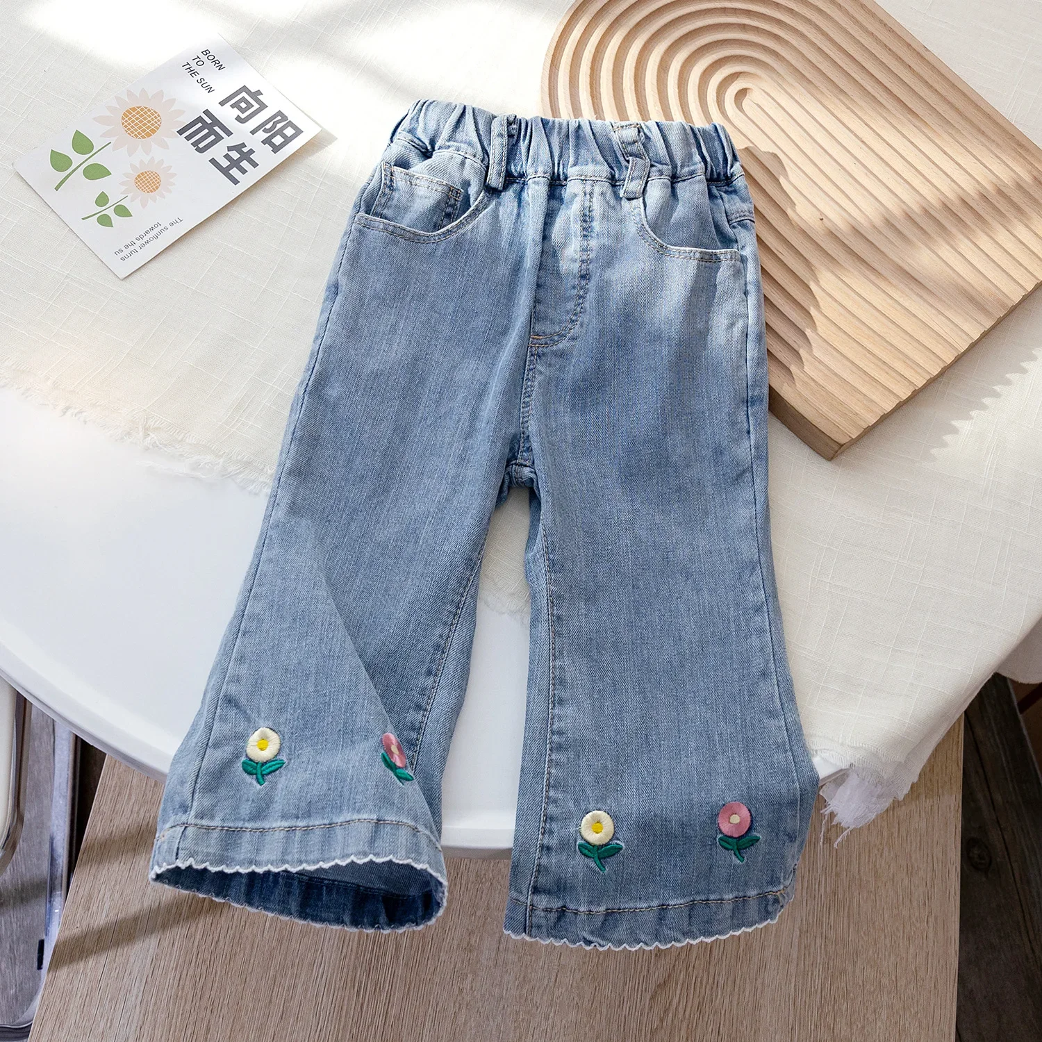 

New 2024 Spring Autumn Girls Casual Jeans Bell Bottom Trousers Kids Fashion Flower Embroidery Denim Flare Pants Clothing